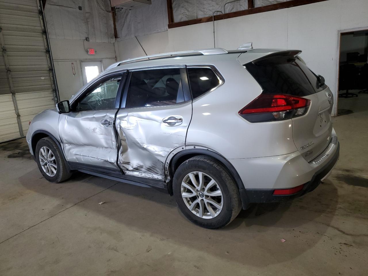 2018 Nissan Rogue S - Фото 2