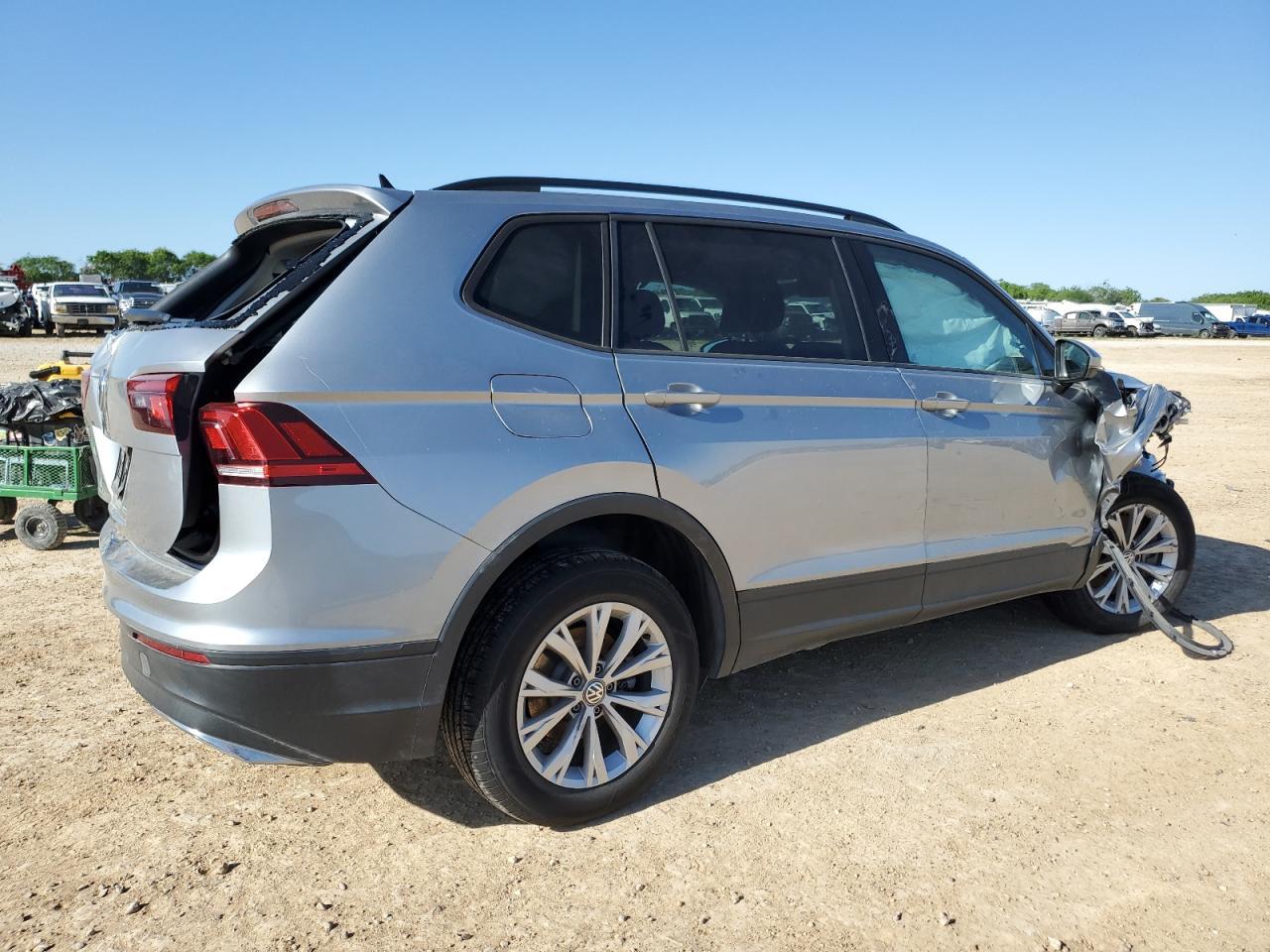 2020 Volkswagen Tiguan S - Фото 3