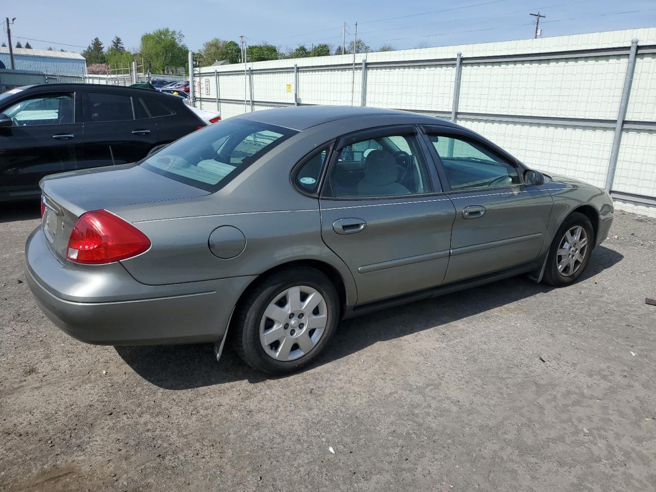 2001 Ford Taurus Lx - Image 3