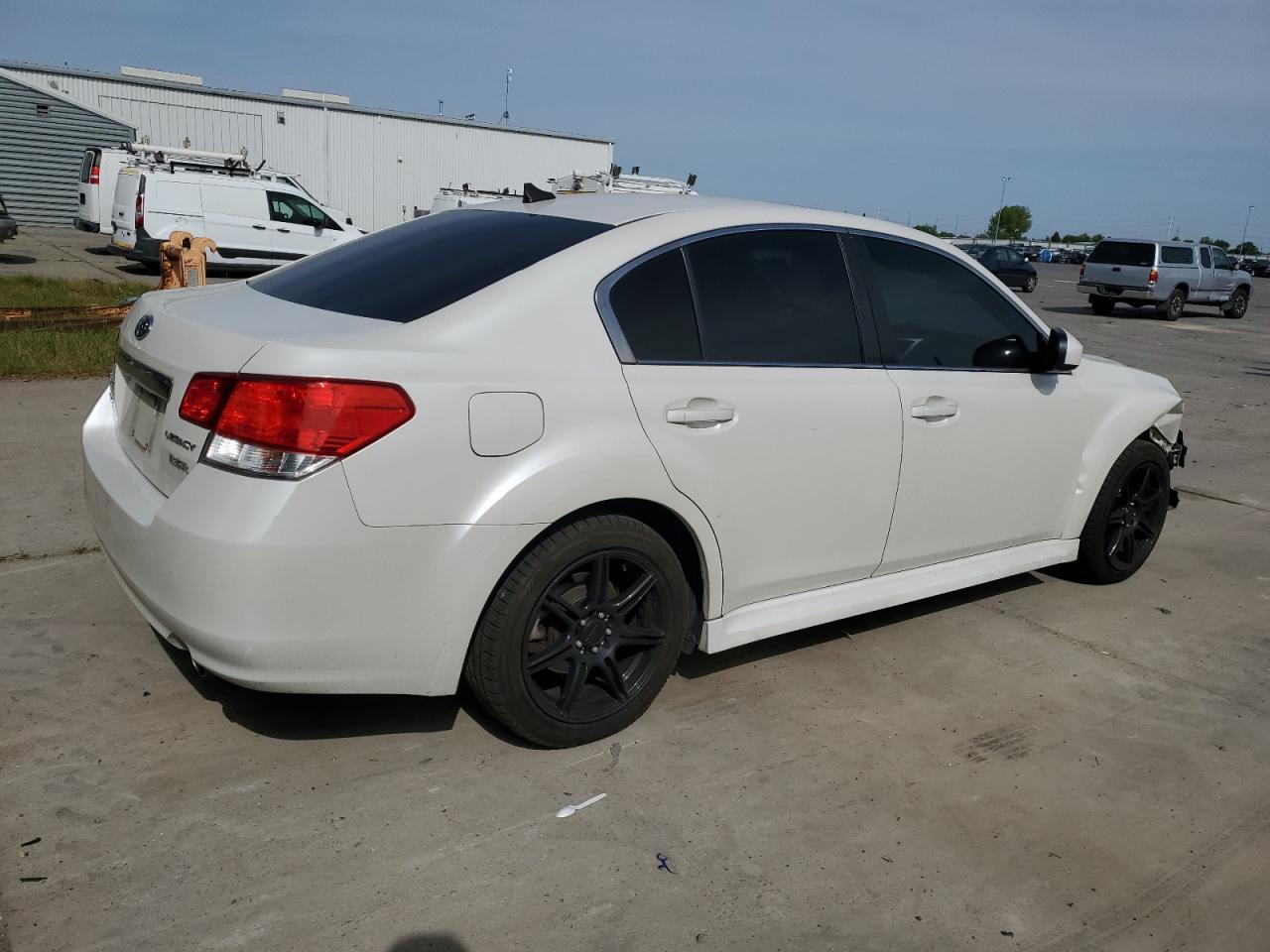 2011 Subaru Legacy 3.6R Premium - Image 3