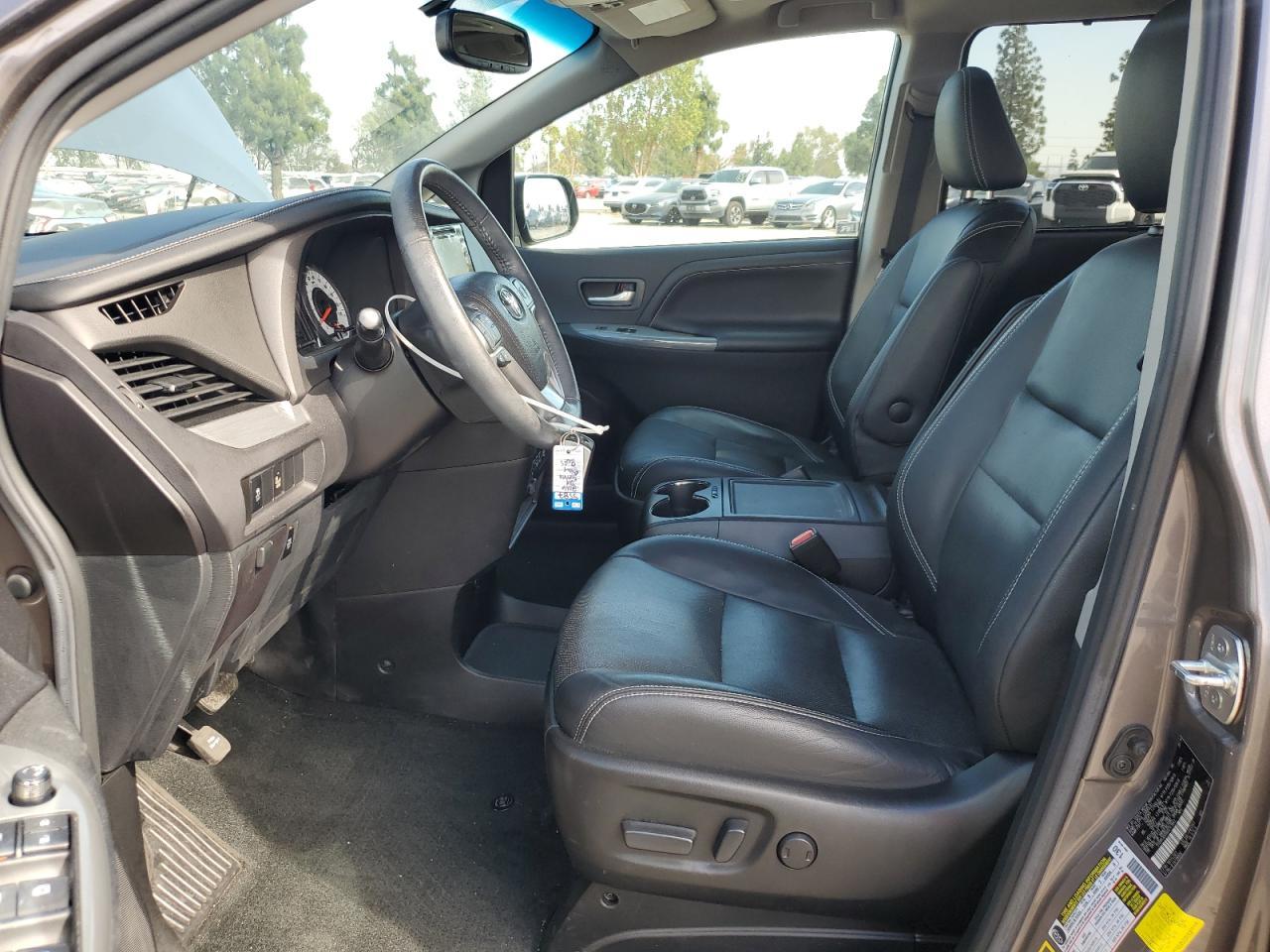 2016 Toyota Sienna Se - Фото 7
