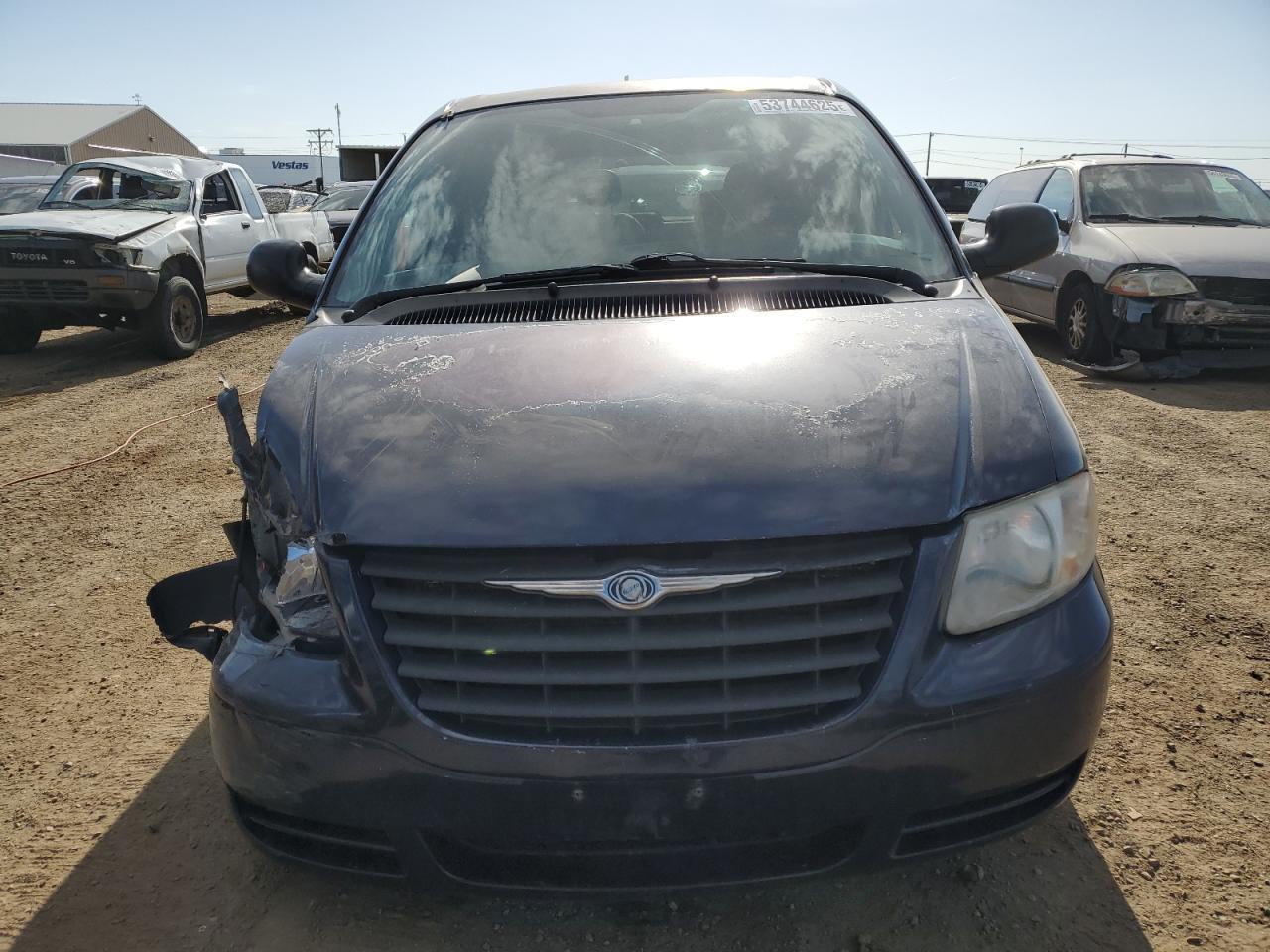 2005 Chrysler Town & Country - Фото 5