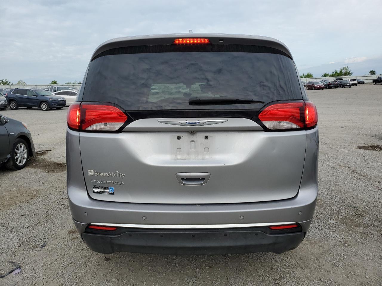 2017 Chrysler Pacifica Touring L - Image 6