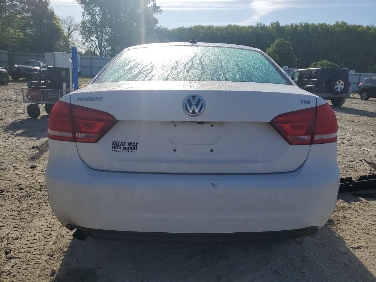 2015 Volkswagen Passat S - Image 6