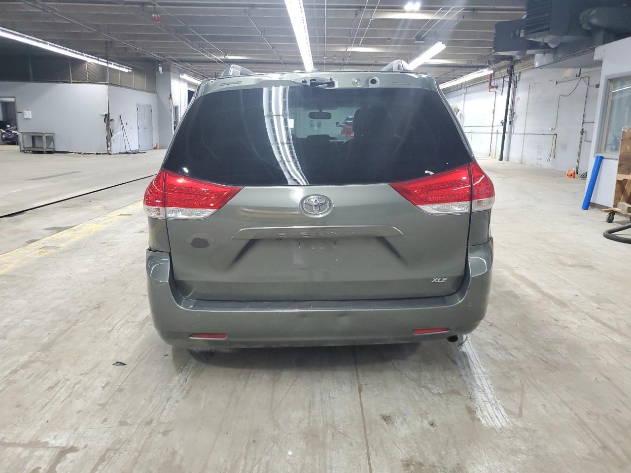 2012 Toyota Sienna Xle - Image 6