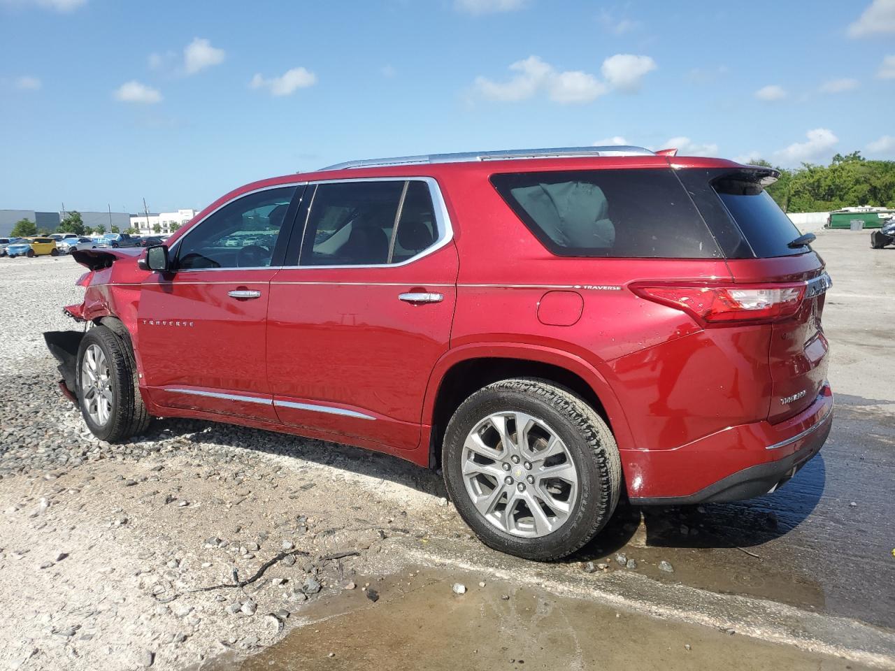 2019 Chevrolet Traverse Premier - Фото 2