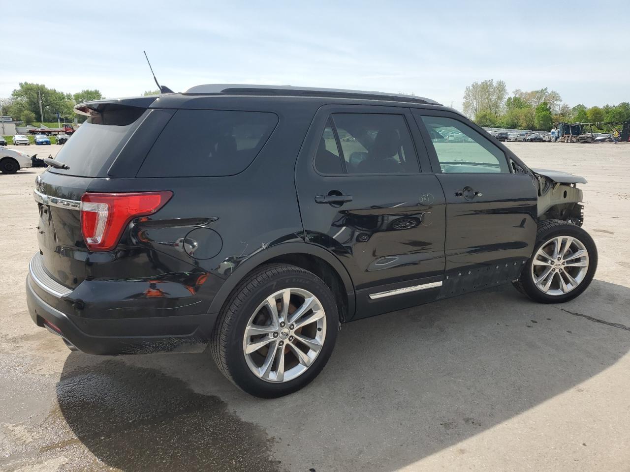 2018 Ford Explorer Xlt - Фото 3