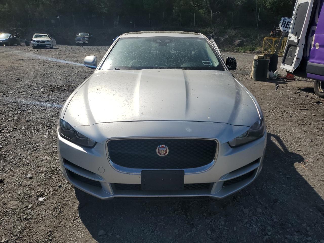 2017 Jaguar Xe Premium - Фото 5