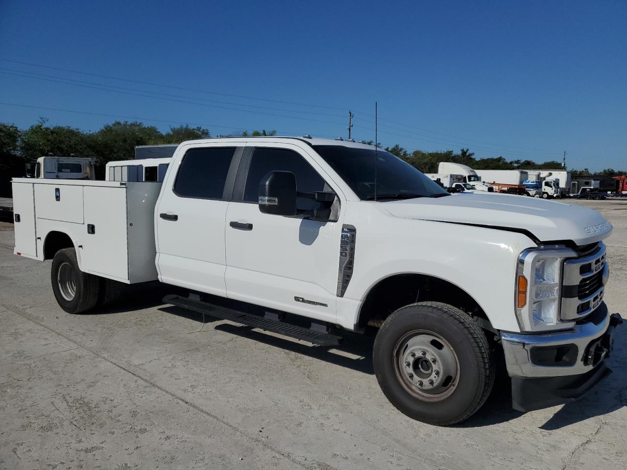 2024 Ford F350 Super Duty - Image 4