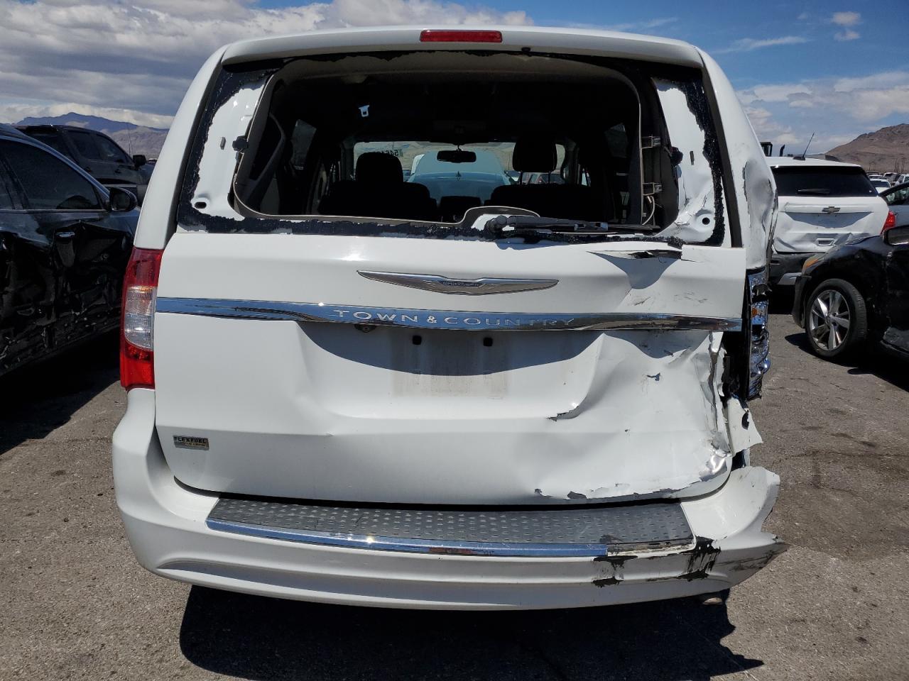 2014 Chrysler Town & Country Touring - Фото 6