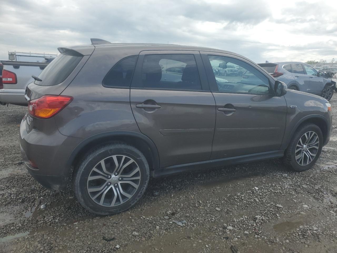 2018 Mitsubishi Outlander Sport Es - Фото 3