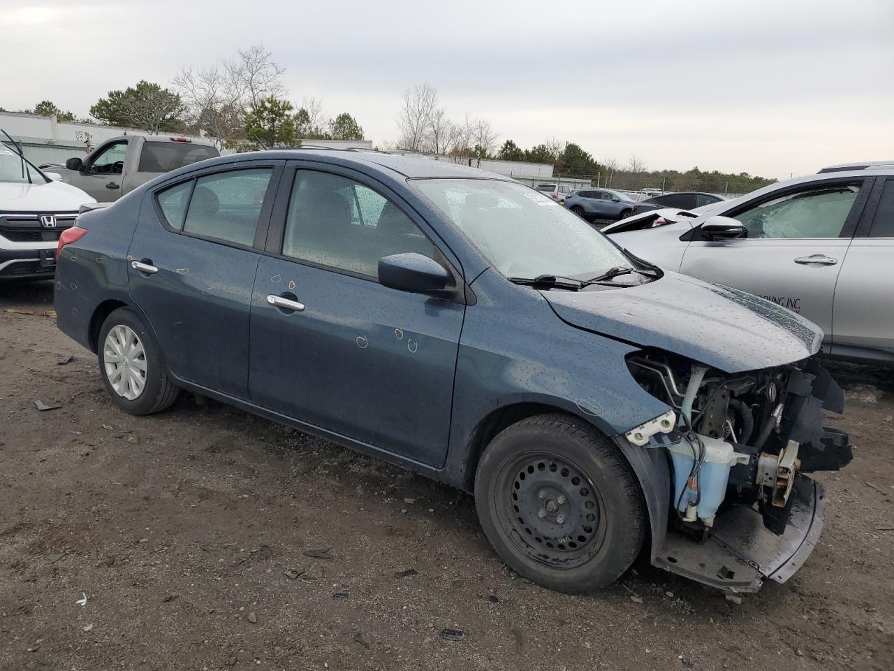 2017 Nissan Versa S - Фото 4