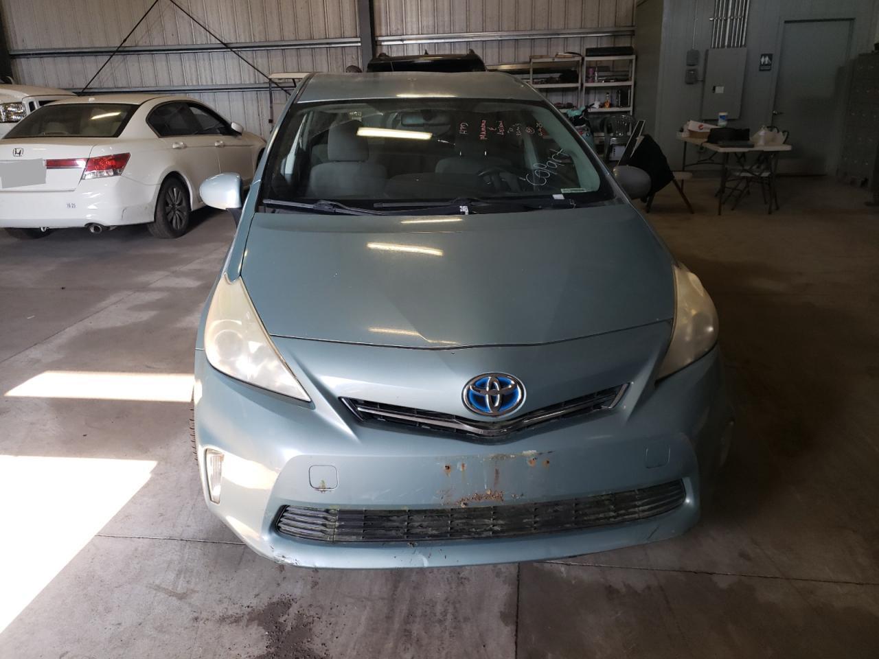 2014 Toyota Prius V - Image 5