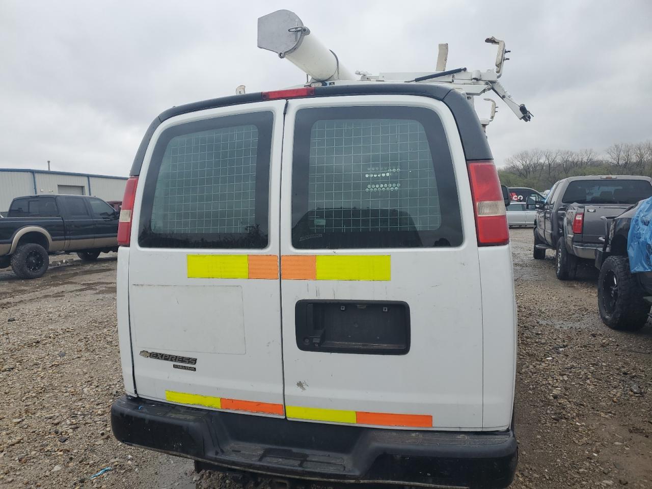 2013 Chevrolet Express G2500 - Image 6