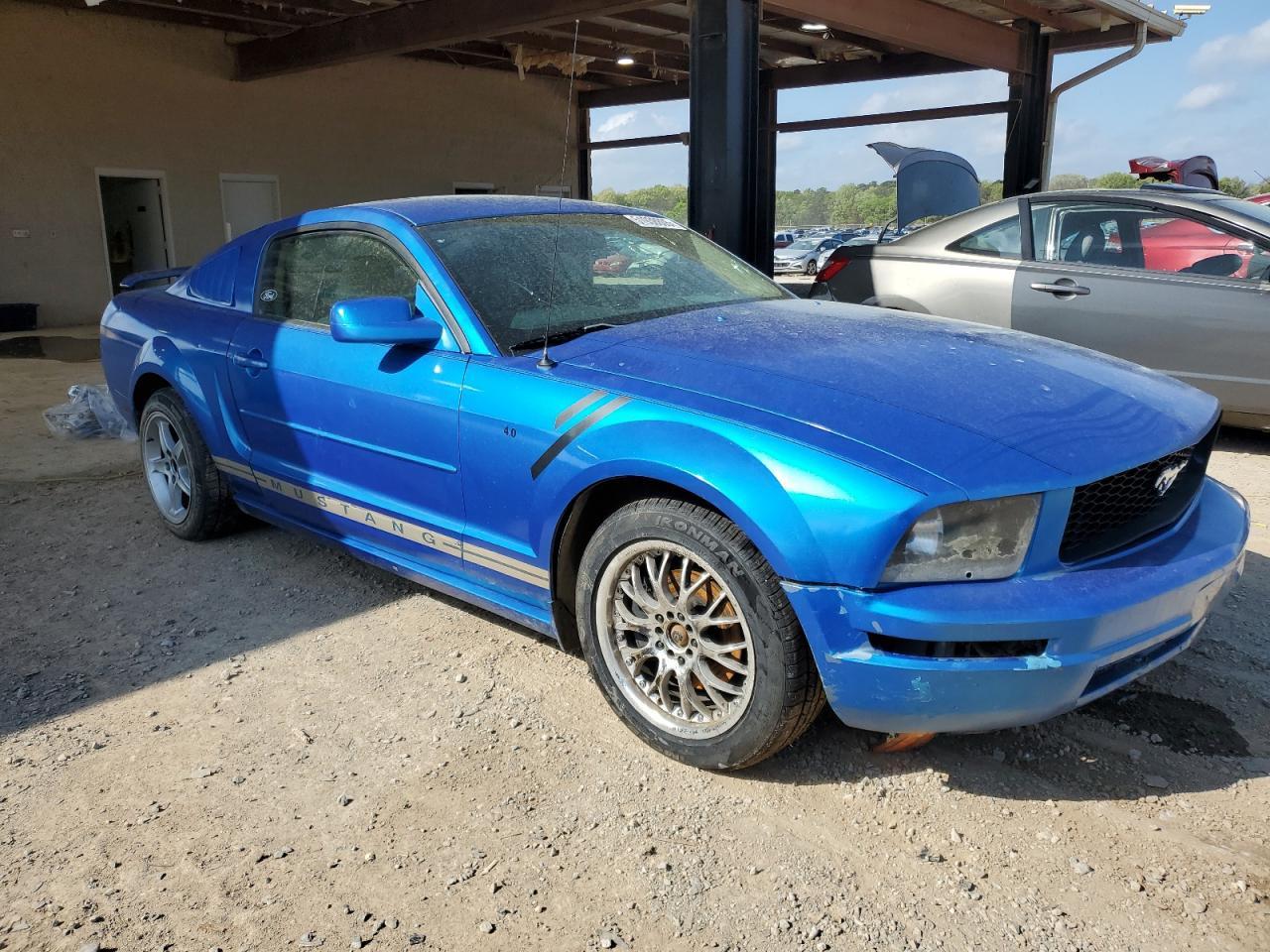 2005 Ford Mustang - Image 4