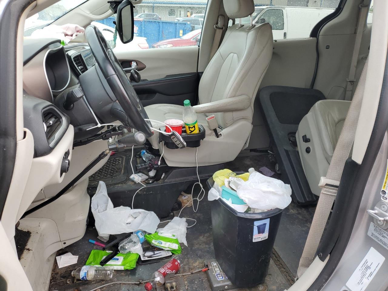 2017 Chrysler Pacifica Touring L - Image 7