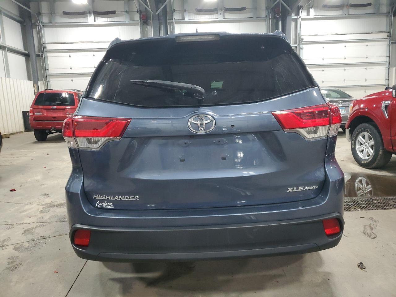 2019 Toyota Highlander Se - Фото 6