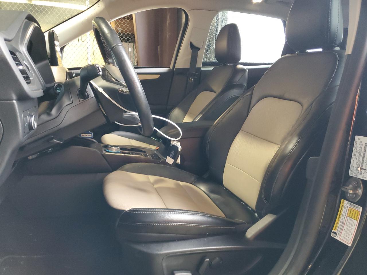 2022 Ford Escape Titanium - Image 7