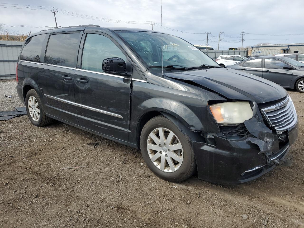 2013 Chrysler Town & Country Touring - Фото 4