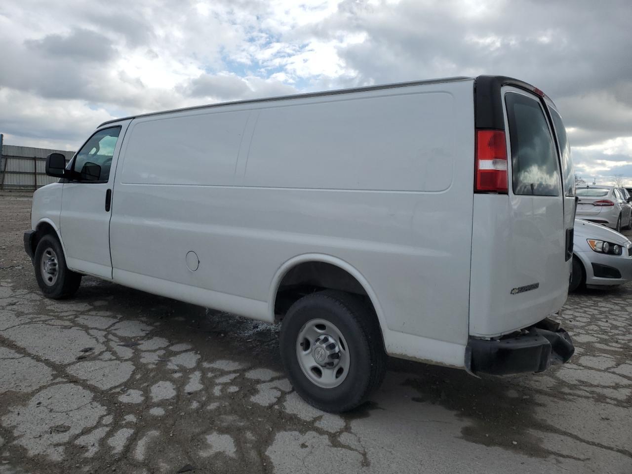 2018 Chevrolet Express G2500 - Фото 2