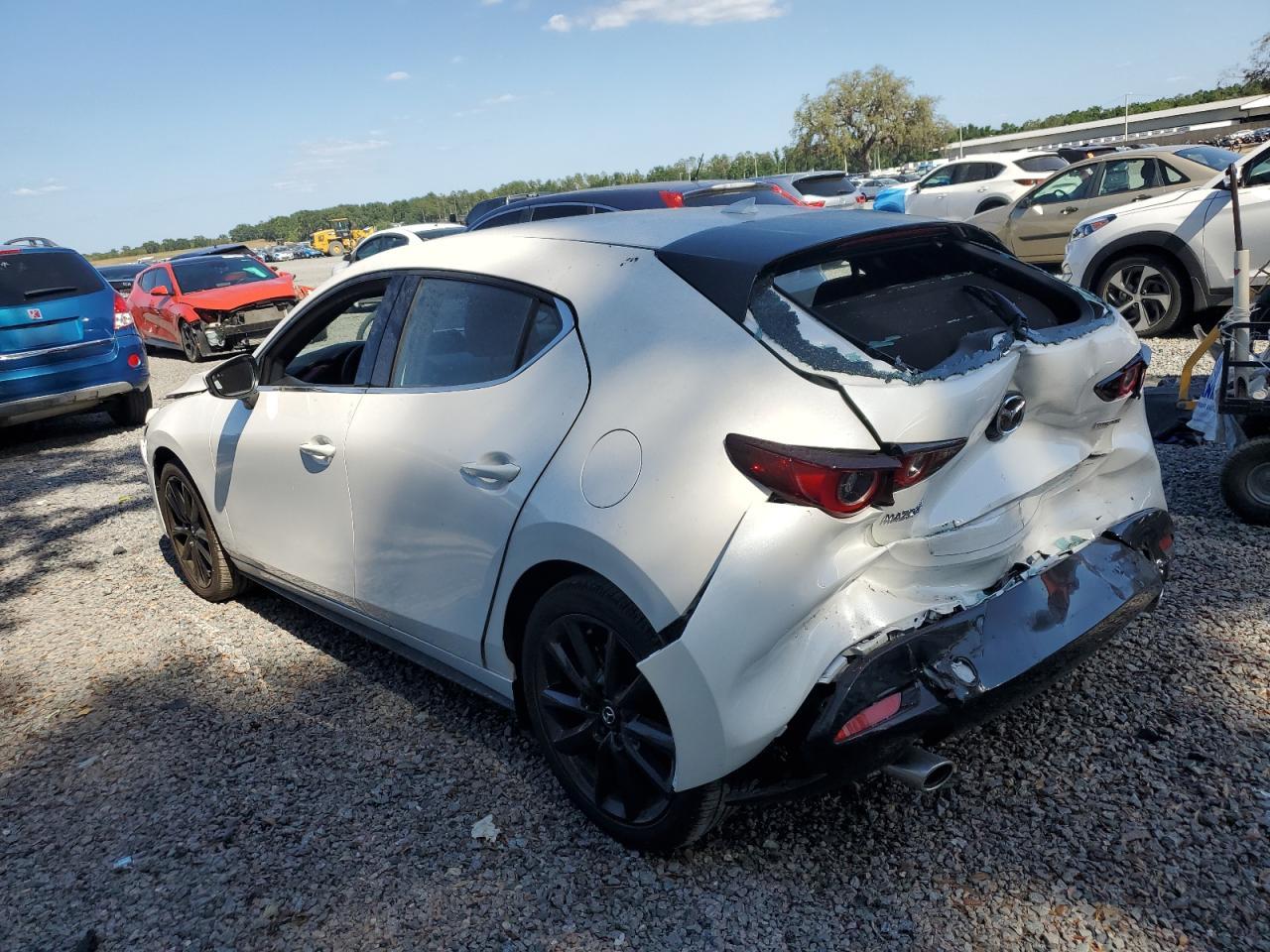 2025 Mazda 3 Premium - Фото 2