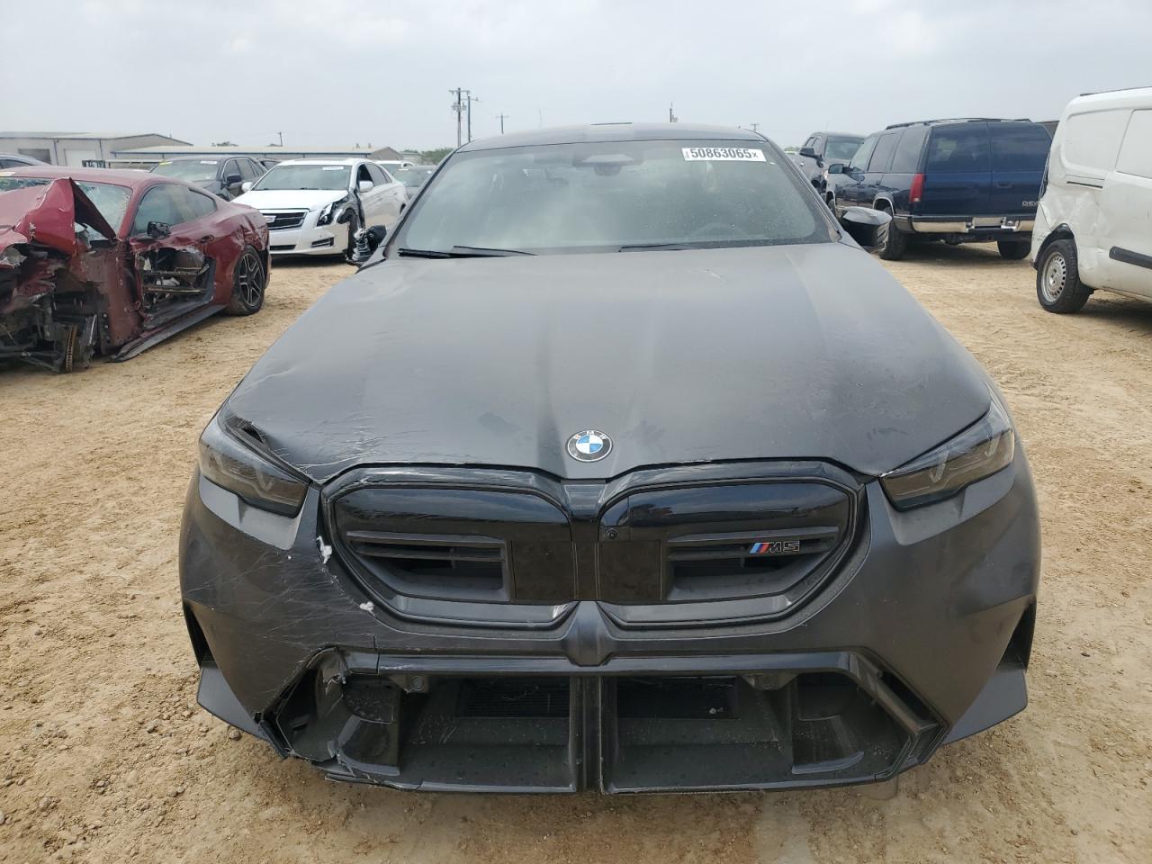 2025 BMW M5 - Фото 5
