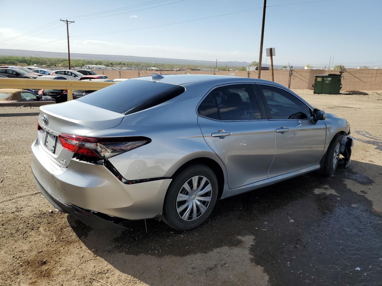 2022 Toyota Camry Le - Фото 3