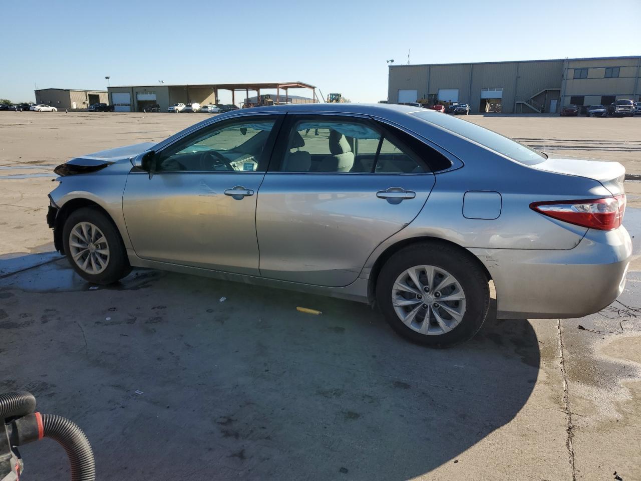 2015 Toyota Camry Le - Фото 2
