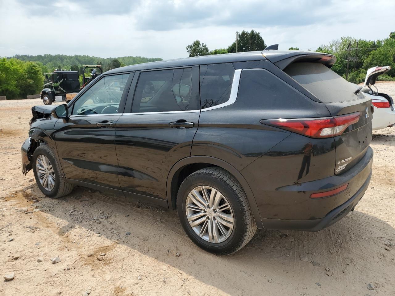 2022 Mitsubishi Outlander Es - Image 2