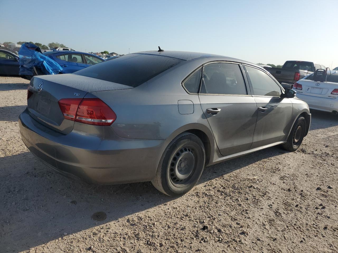 2015 Volkswagen Passat S - Фото 3