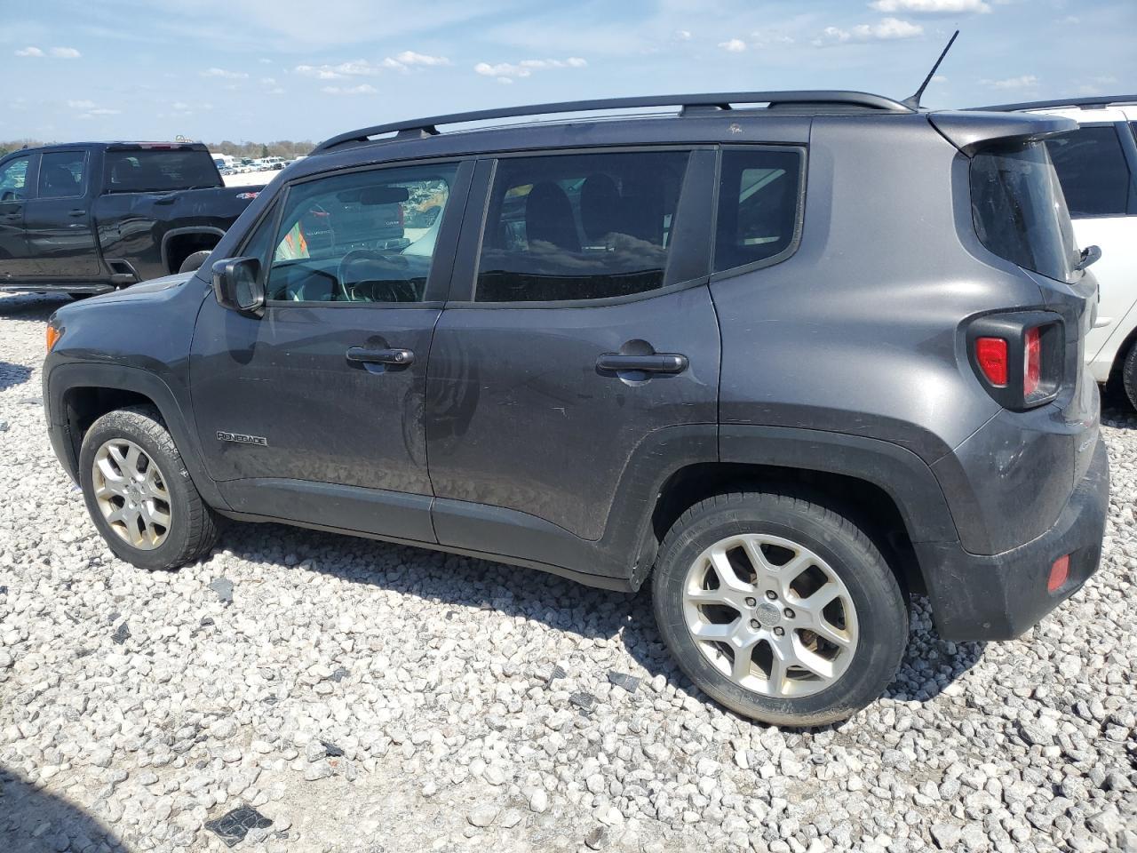 2017 Jeep Renegade Latitude - Image 2