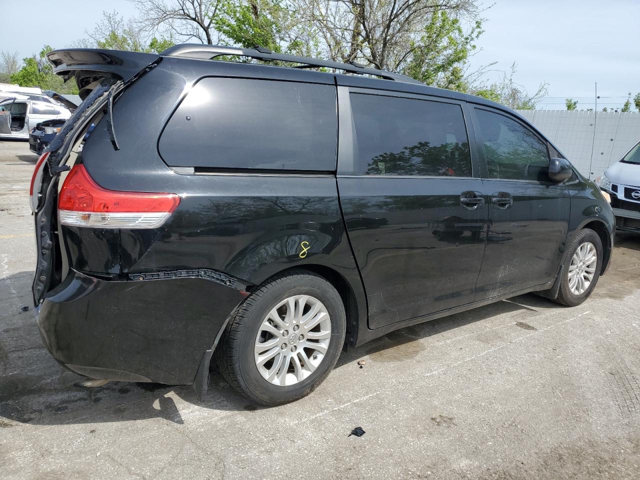 2011 Toyota Sienna Xle - Фото 3