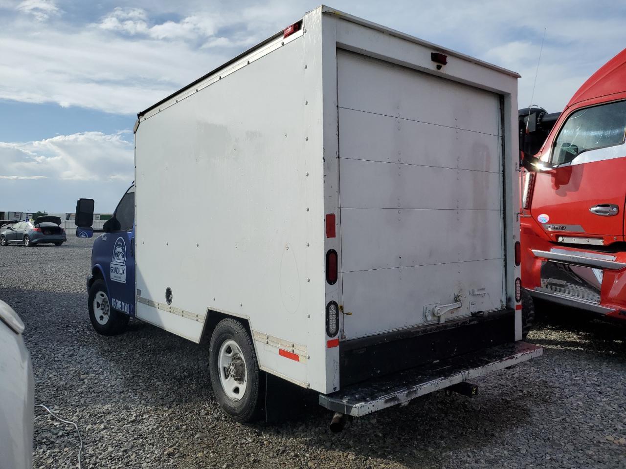 2003 GMC Savana Cutaway G3500 - Фото 2