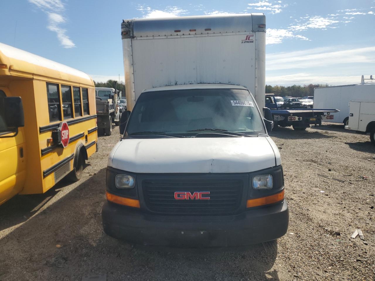 2015 GMC Savana Cutaway G3500 - Image 5