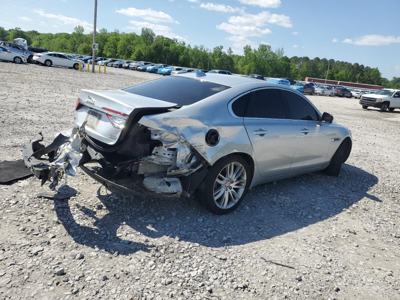 2016 Jaguar Xf Prestige - Image 3