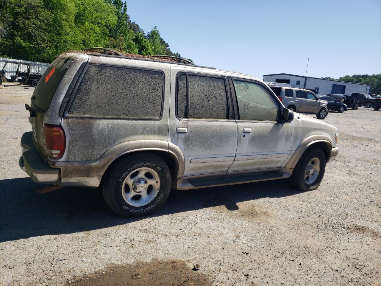 2001 Ford Explorer Eddie Bauer - Image 3