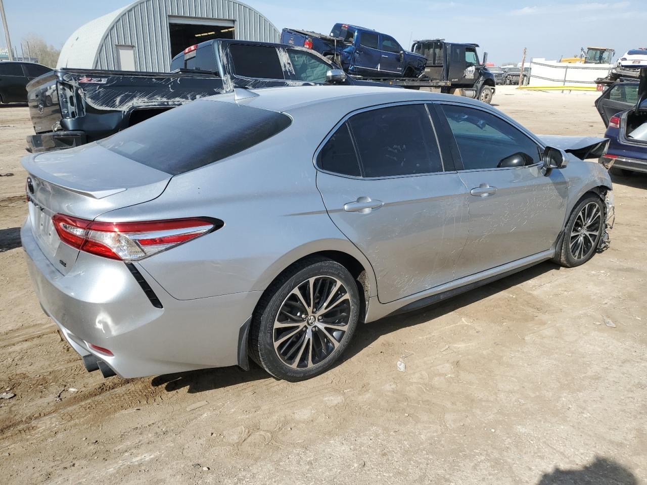 2020 Toyota Camry Se - Image 3