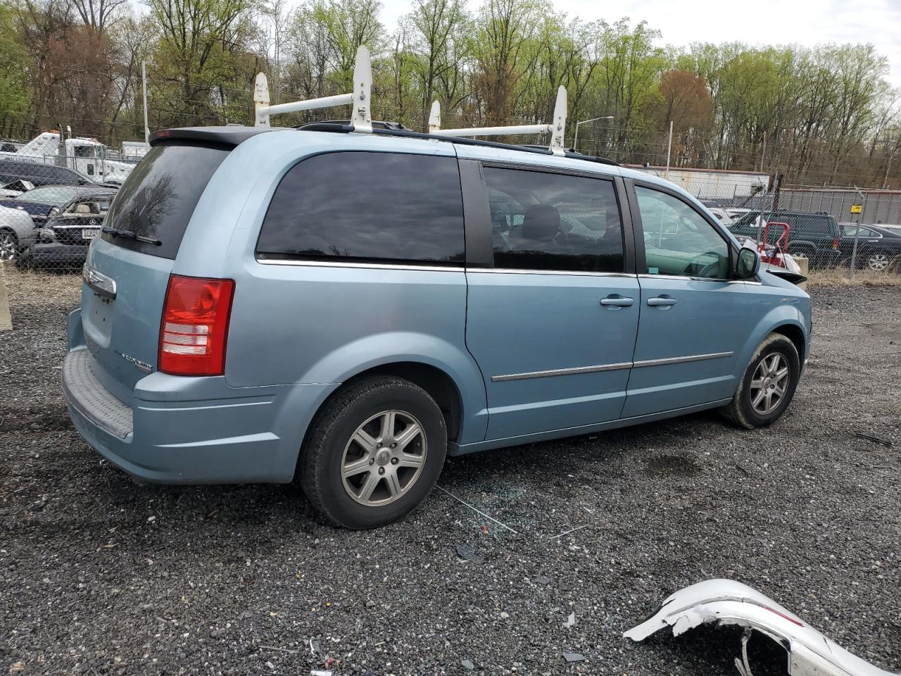 2010 Chrysler Town & Country Touring - Image 3