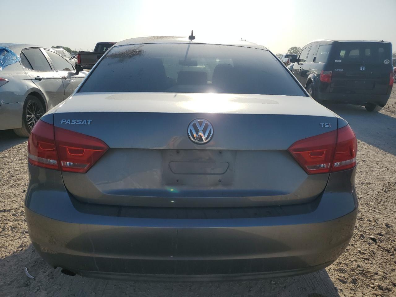 2015 Volkswagen Passat S - Фото 6