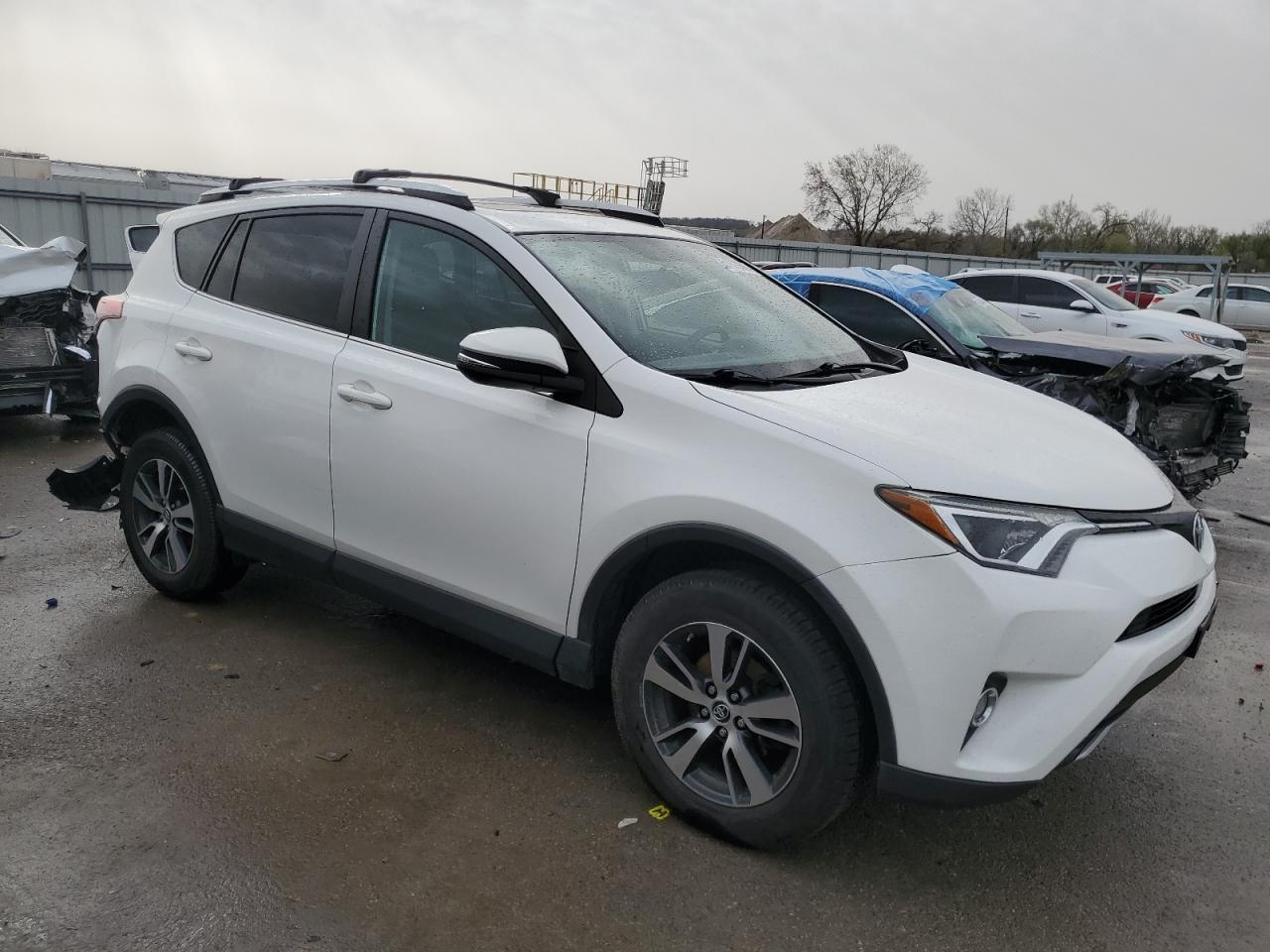 2016 Toyota Rav4 Xle - Image 4