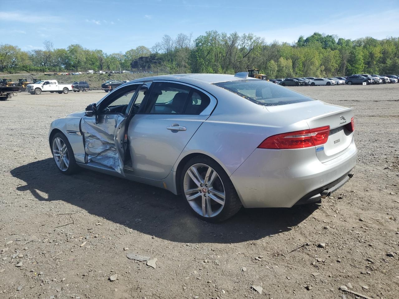 2017 Jaguar Xe Premium - Фото 2