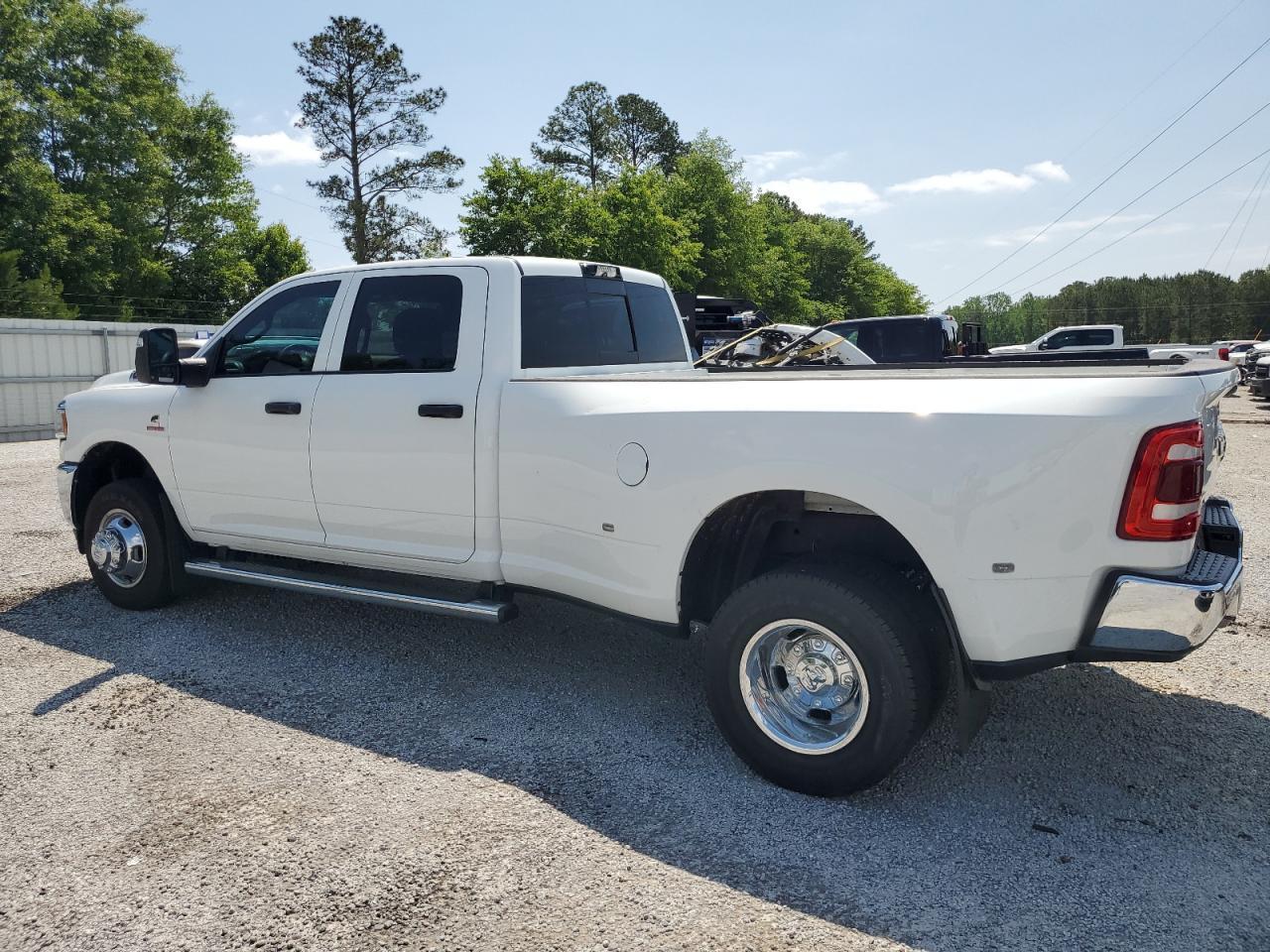 2023 Ram 3500 Laramie - Фото 2