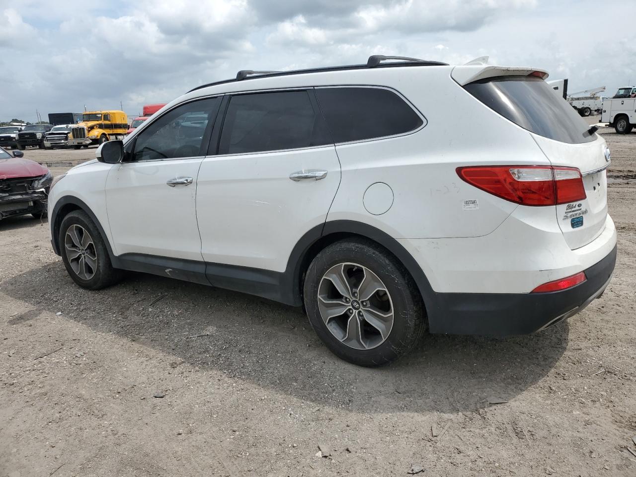 2013 Hyundai Santa Fe Gls - Image 2