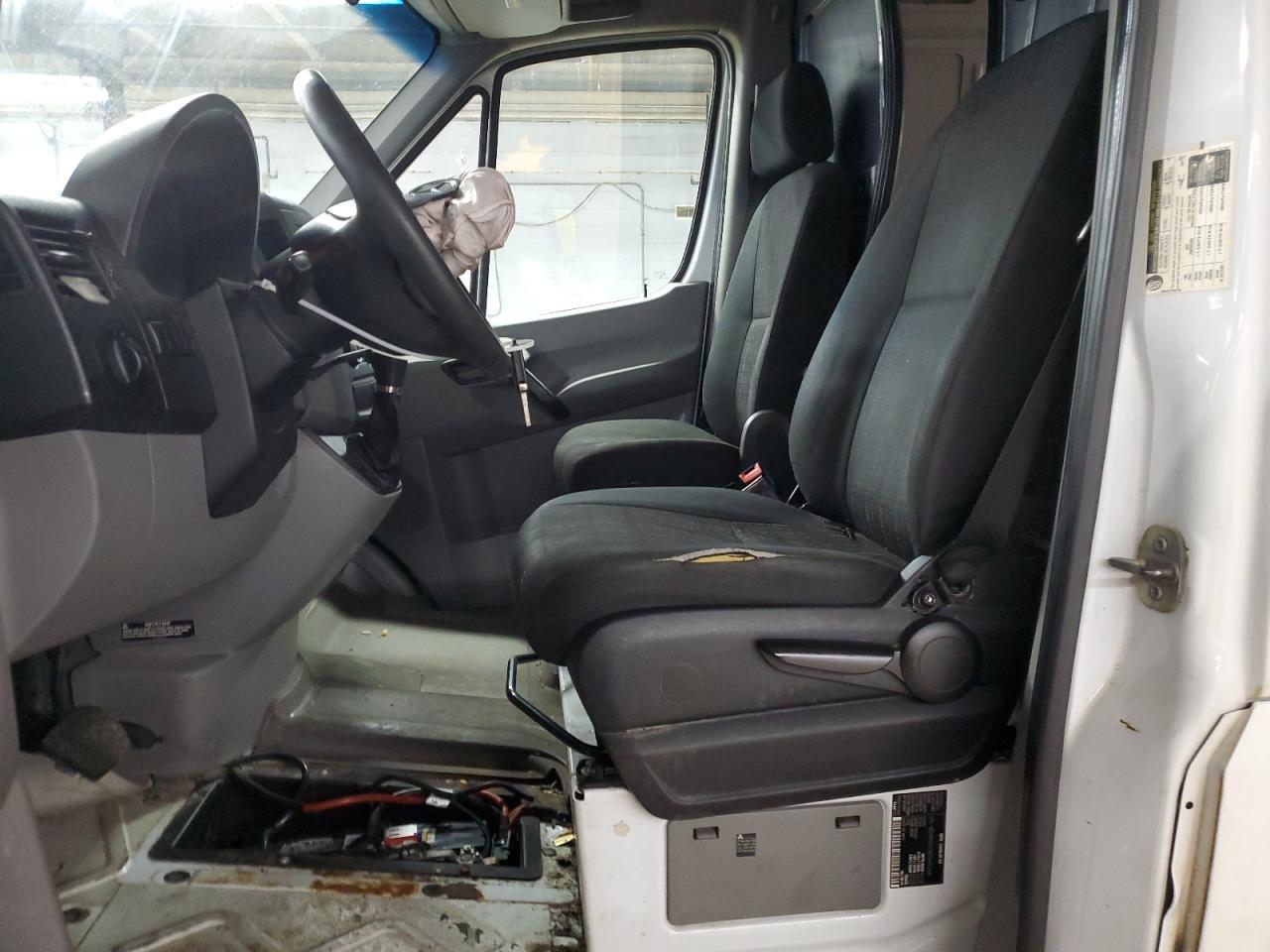 2014 Mercedes-Benz Sprinter 2500 - Image 7