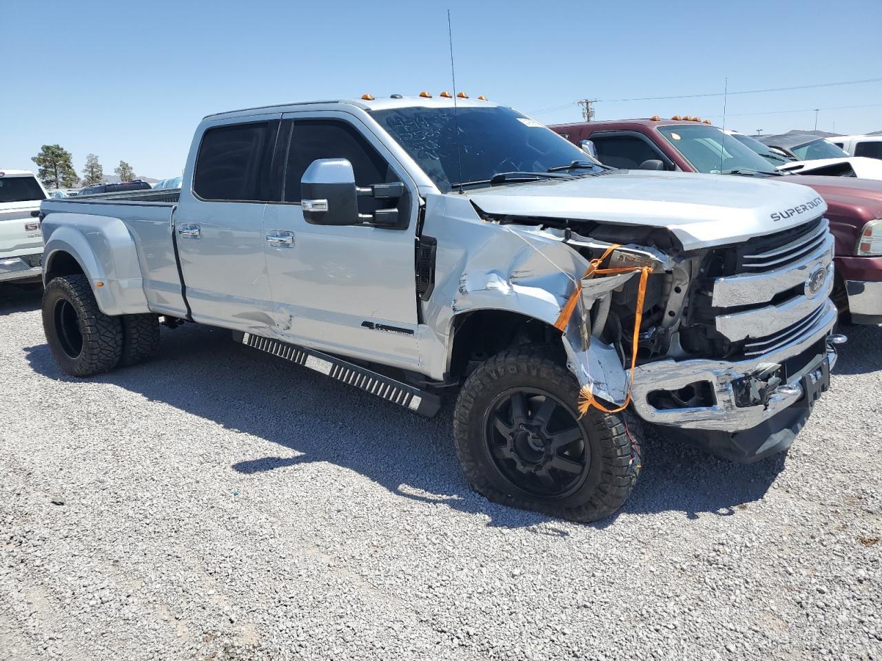2017 Ford F350 Super Duty - Фото 4