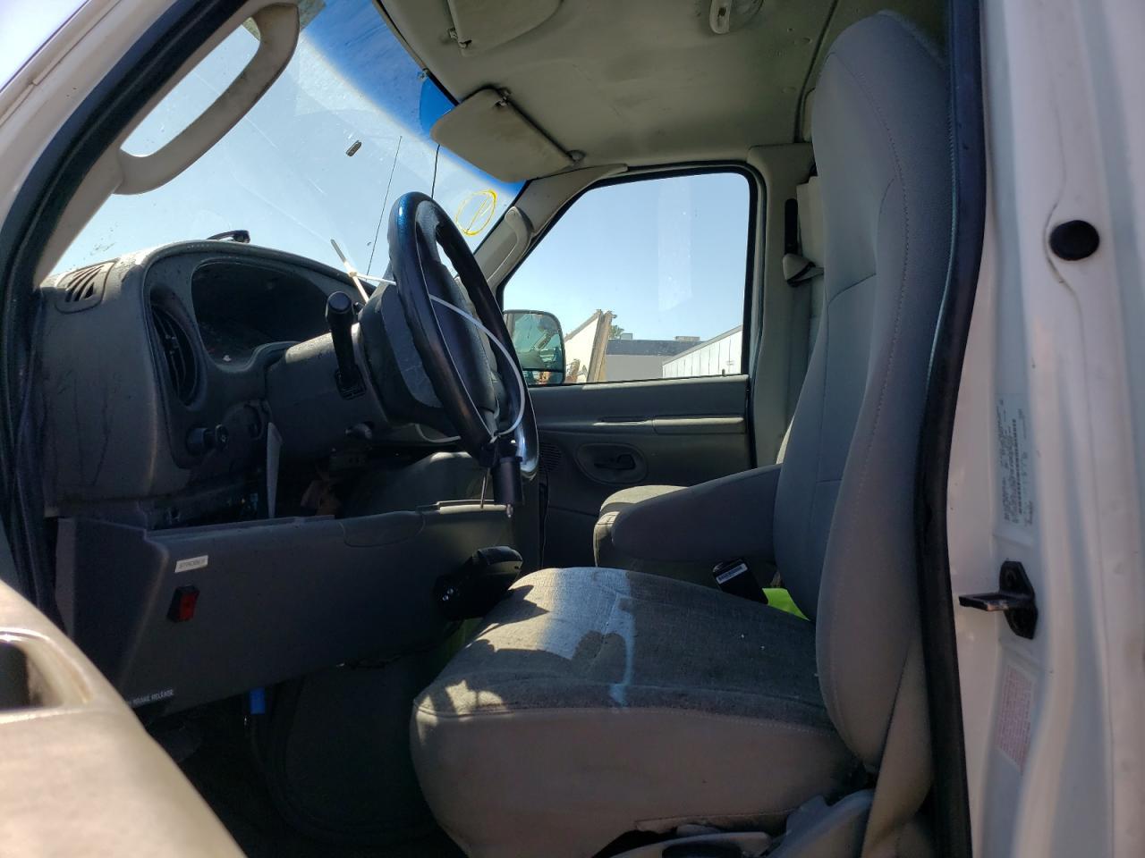 2004 Ford Econoline E350 Super Duty Van - Фото 7
