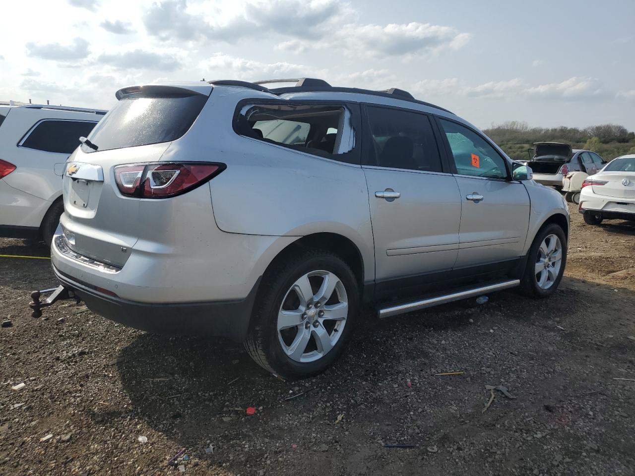 2017 Chevrolet Traverse Lt - Image 3