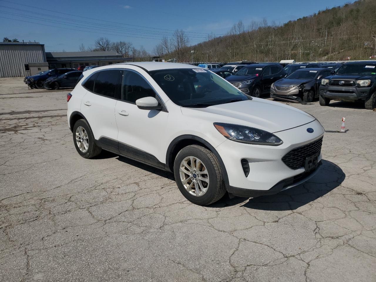 2020 Ford Escape Se - Фото 4