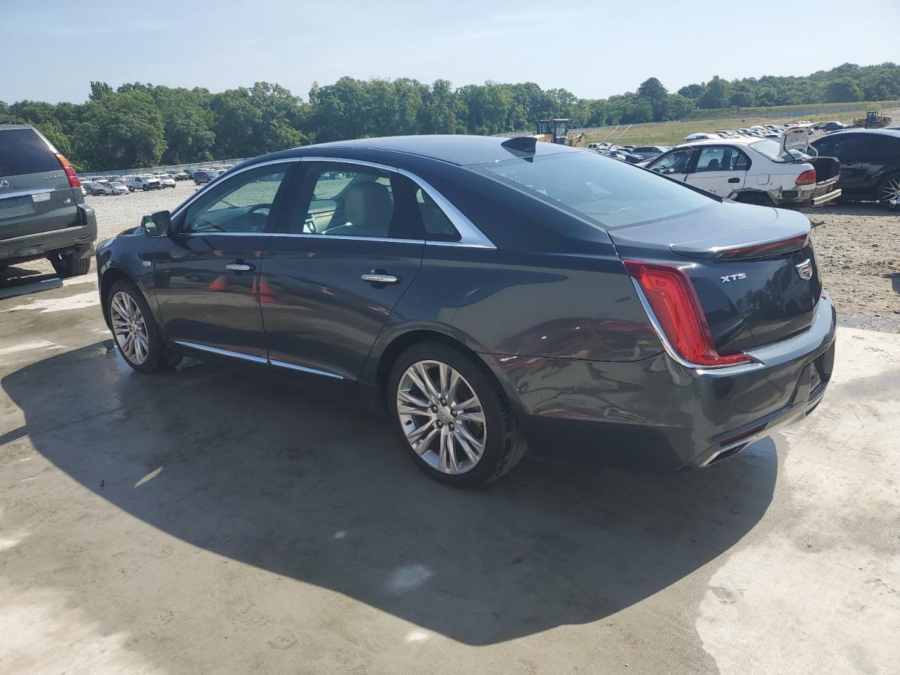 2018 Cadillac Xts Luxury - Image 2