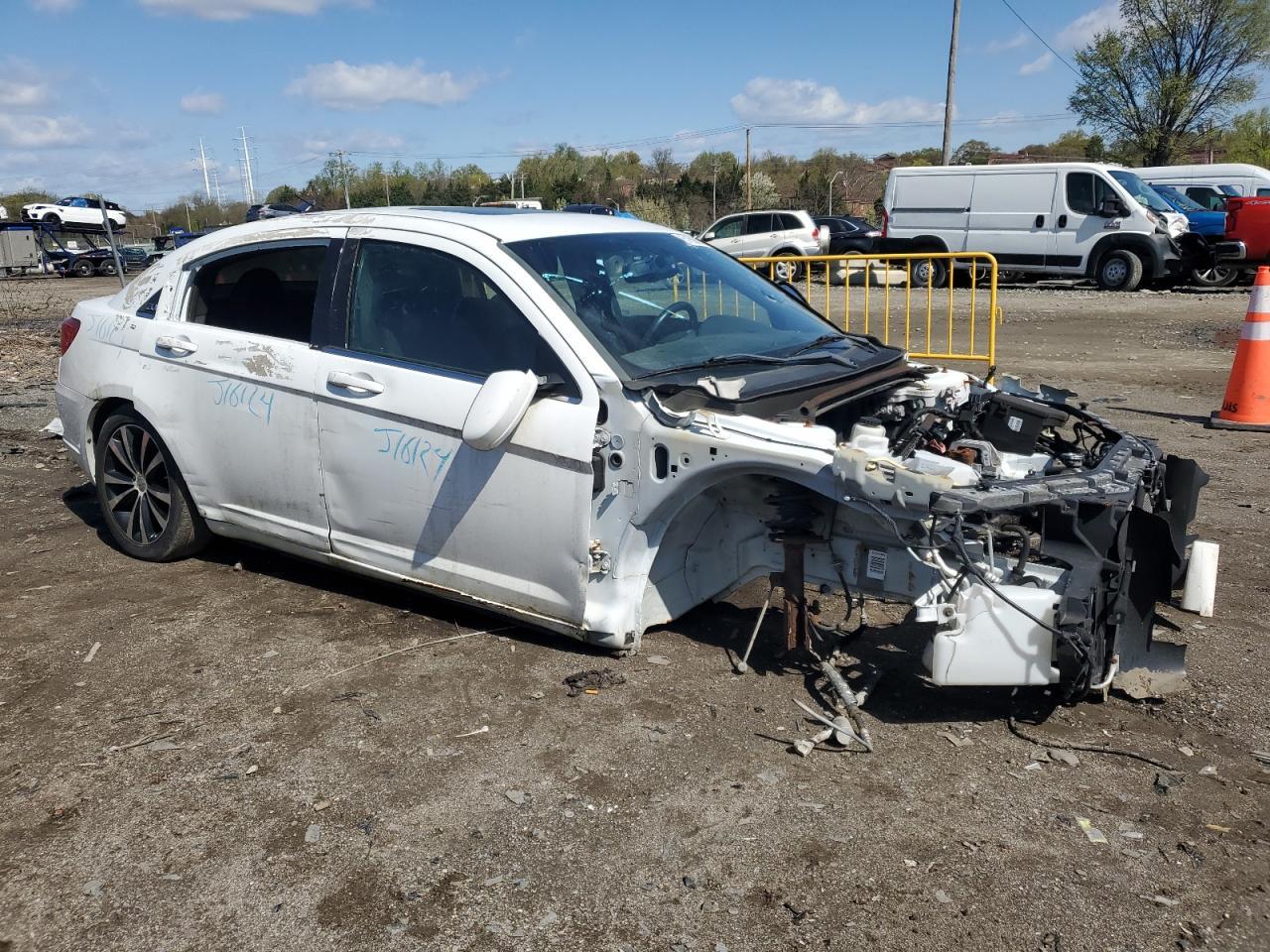 2013 Chrysler 200 Touring - Фото 4